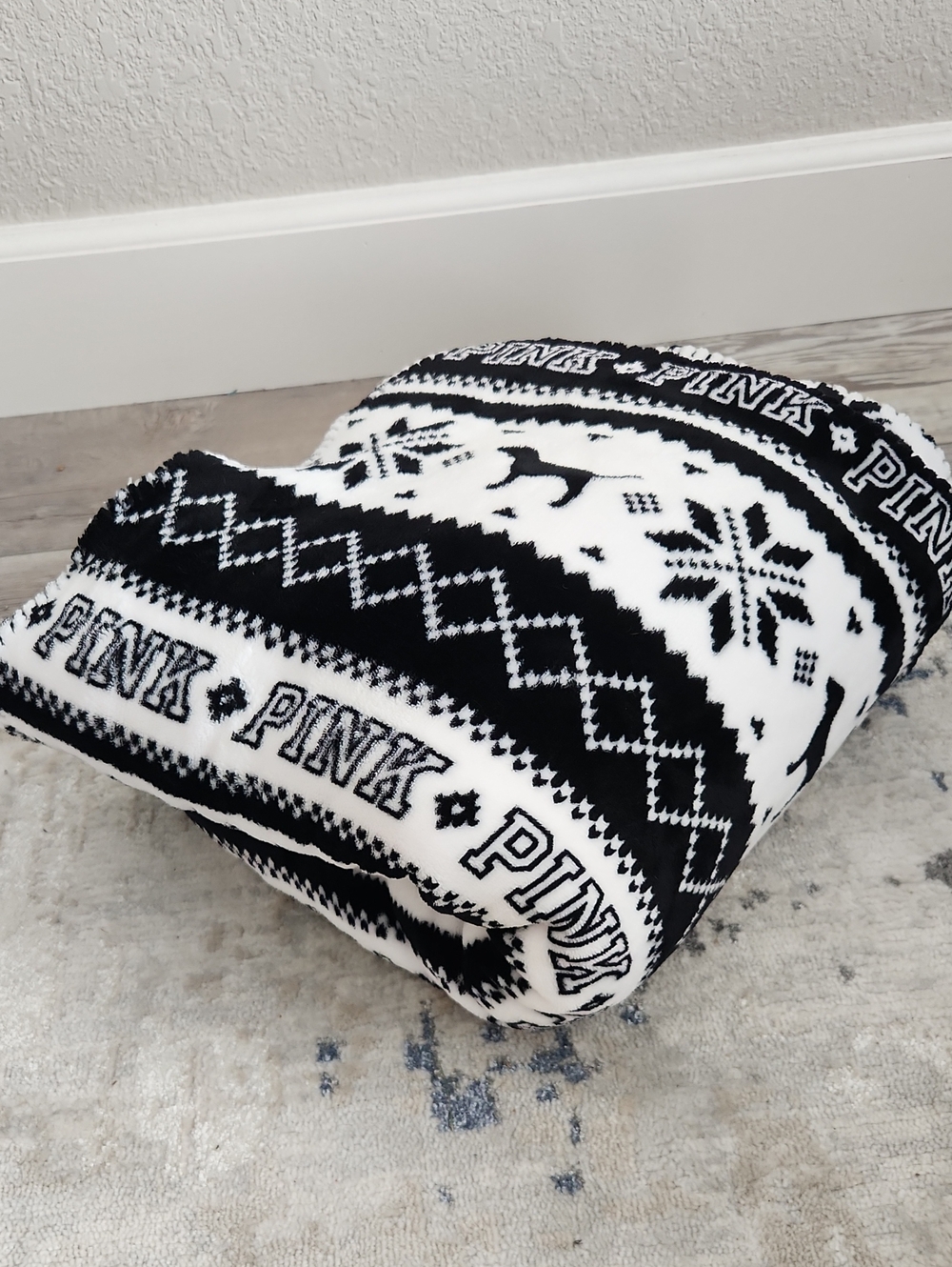PINK Victoria's Secret Black & White Nordic Holiday Throw 50x60 Inch